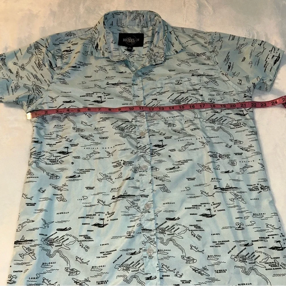Brooklyn Standard blue with islands and planes short sleeve button down size M